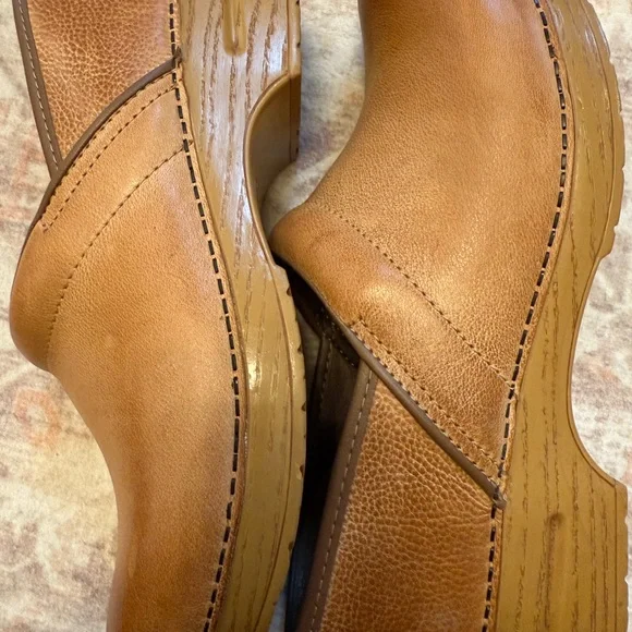 Dansko Professional Clog 
Honey Distressed - Picture 4 of 12